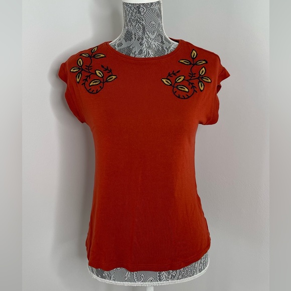 MARFINNO Women's Embroidered Floral Top in Orange - Picture 4 of 5